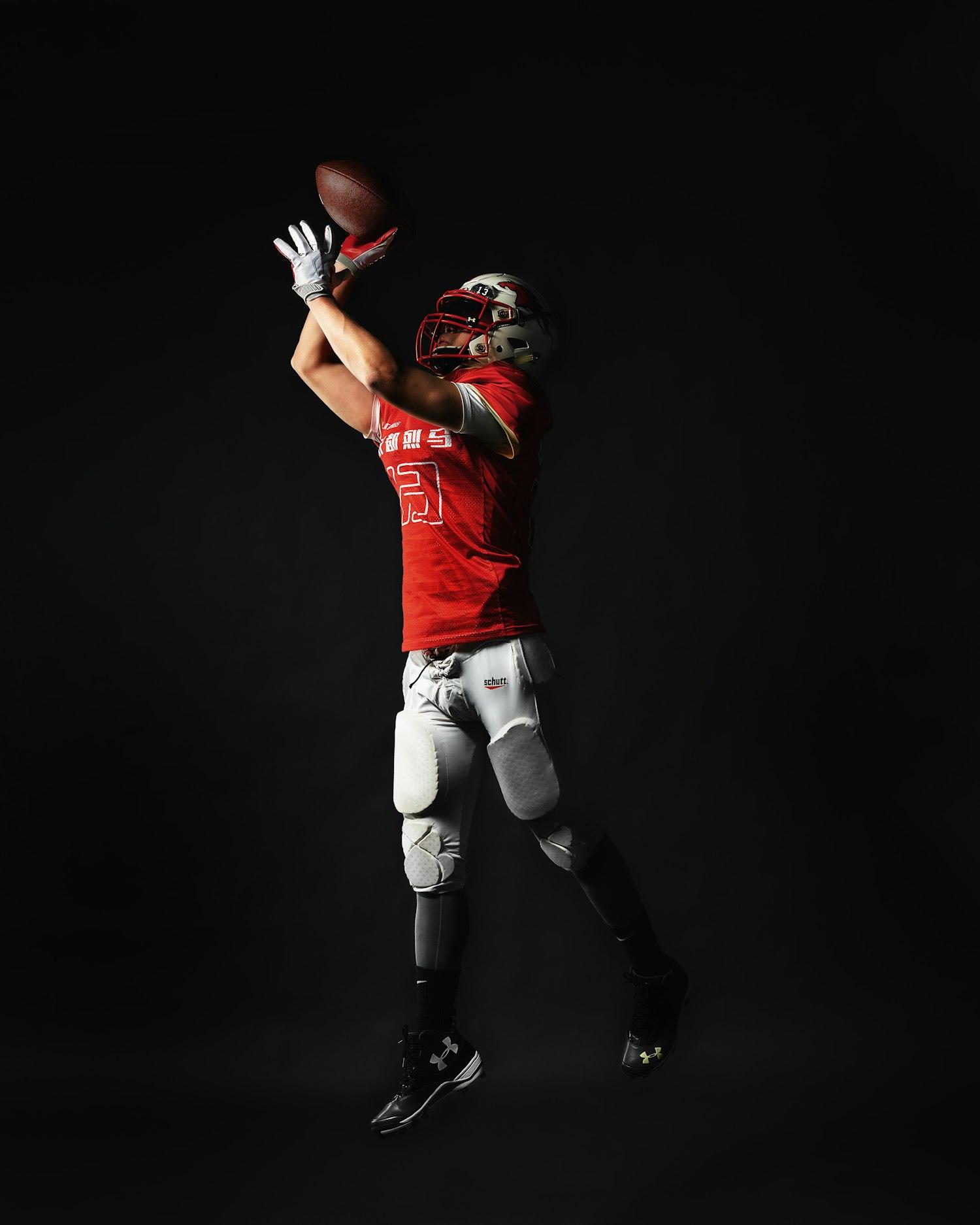 American football player catching